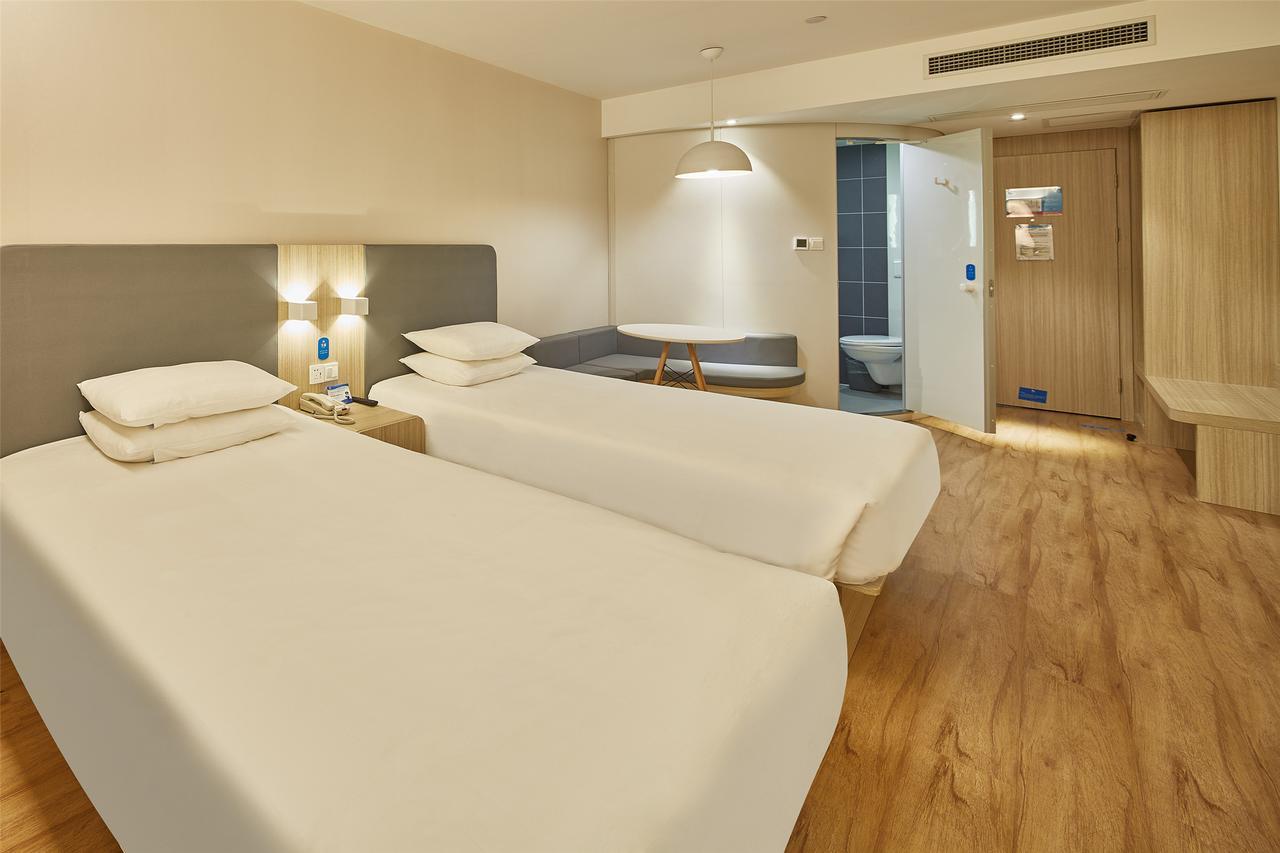 Hanting Hotel Qingdao Zhanqiao Railway Station エクステリア 写真