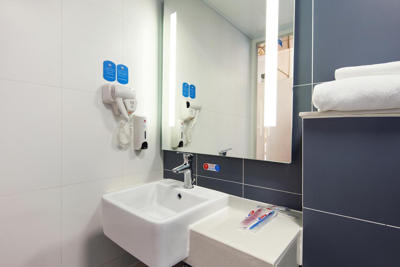 Hanting Hotel Qingdao Zhanqiao Railway Station エクステリア 写真