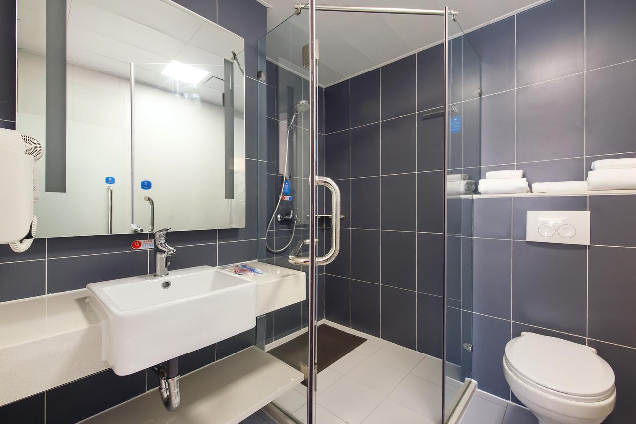 Hanting Hotel Qingdao Zhanqiao Railway Station エクステリア 写真