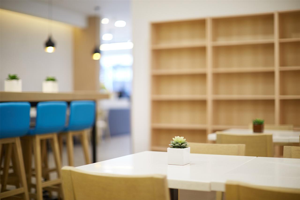 Hanting Hotel Qingdao Zhanqiao Railway Station エクステリア 写真
